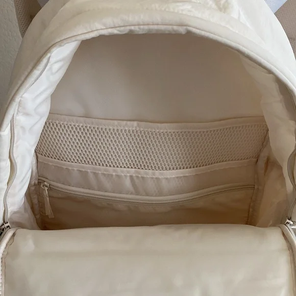 Victoria’s Secret Pink Quilted Puffer Backpack in White Shell - Picture 7 of 10